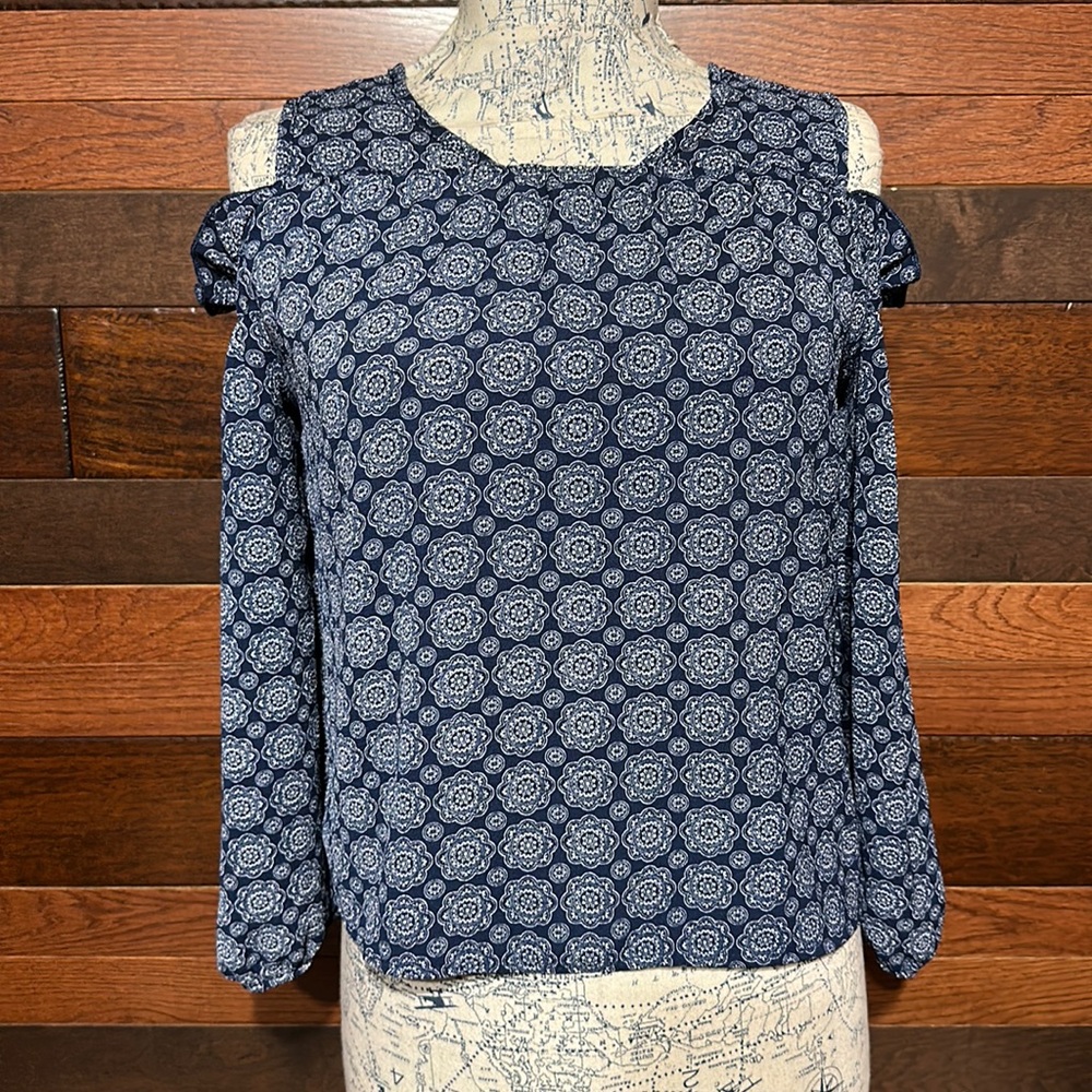 Persaya Girl Scoop Neck Cold Shoulder Long Sleeve Mandala Pattern Crop Top